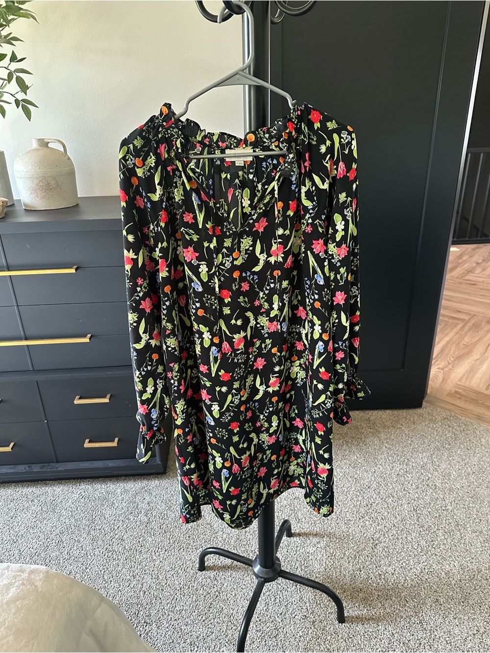 LOFT Black Floral Long-Sleeve Shift Dress